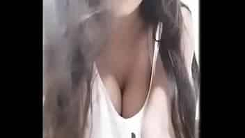 Indian actress and model poonam pandey live on instagram showing boobs. video